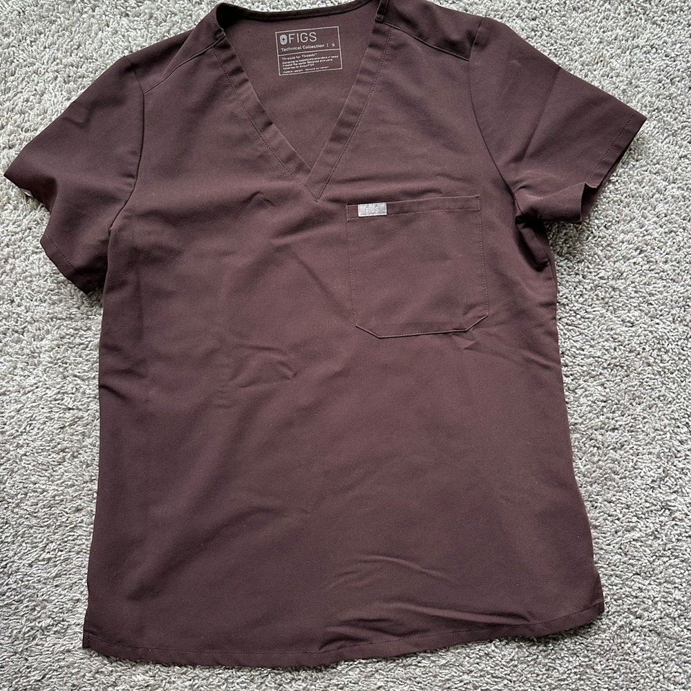 FIGS Women's Catarina One Pocket Brown Scrub Top